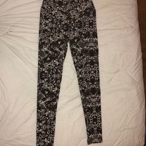 Lularoe black and white floral leggings